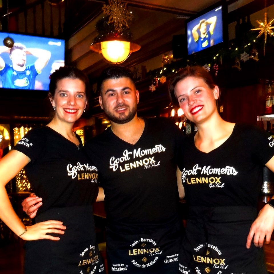 lennox-the-pub-barcelona-spain-chill-out-guinness-sportsbar-cocktails-staff.jpg
